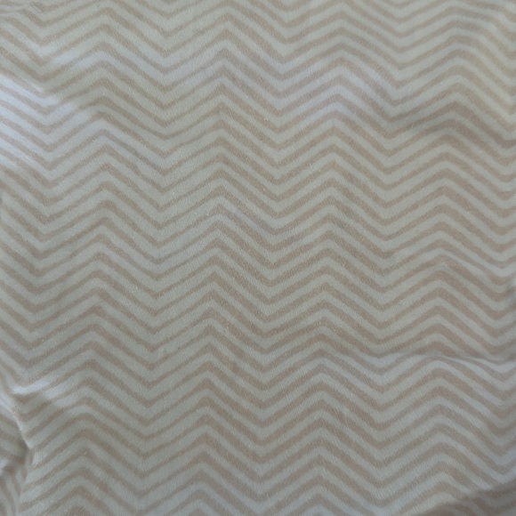Oilo baby crib sheet. Color white/ peach. One size. - Picture 2 of 4